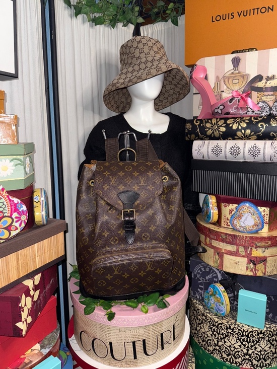 REGAL LOUIS VUITTON GM MONOGRAM BLACK TRIM BACKPACK!